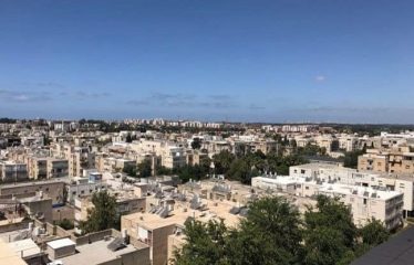 À louer à Ra’anana – Penthouse en plein centre-ville
