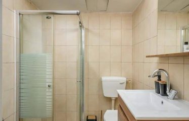 À Louer – 2 Pièces Meublé Clé en Main à Deux Pas de la Mer