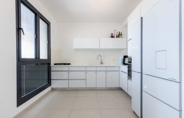 À vendre à Bat Yam – 4 pièces dans la tour Uptown