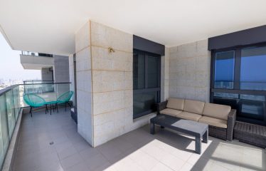 À vendre à Bat Yam – 4 pièces dans la tour Uptown