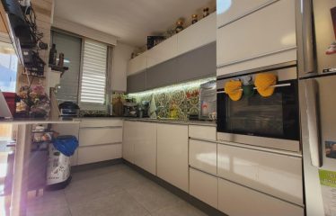 À vendre – Appartement 3 pièces rénové avec balcon et parking à 3 min de la mer et du tramway