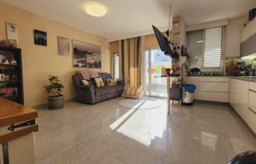 À vendre – Appartement 3 pièces rénové avec balcon et parking à 3 min de la mer et du tramway