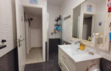 À vendre – Appartement 3 pièces rénové avec balcon et parking à 3 min de la mer et du tramway