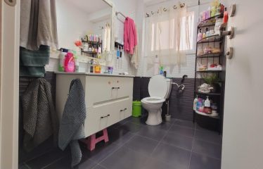 À vendre – Appartement 3 pièces rénové avec balcon et parking à 3 min de la mer et du tramway