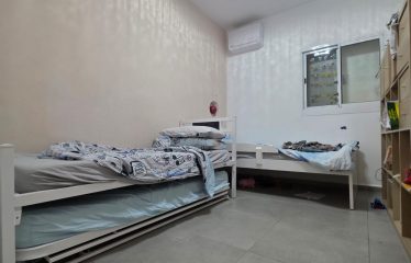 À Vendre – Appartement Neuf de 3 Pièces dans une Rue Calme à Bat Yam