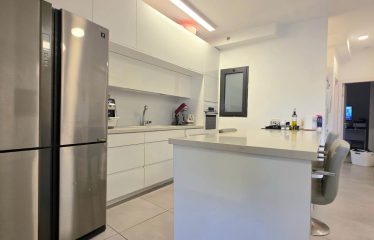À Vendre – Appartement Neuf de 3 Pièces dans une Rue Calme à Bat Yam