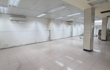 À louer : grand entrepôt industriel prêt à l’emploi à Kfar Saba