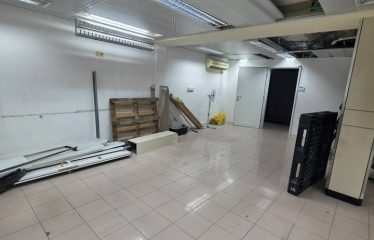 À louer : grand entrepôt industriel prêt à l’emploi à Kfar Saba