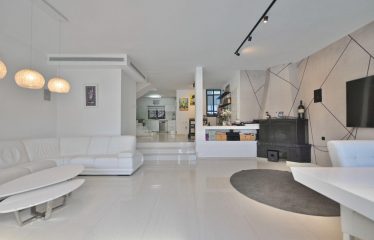 À vendre – Villa spacieuse dans le quartier Neve Hof, Rishon LeZion