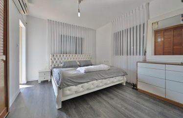 À vendre – Villa spacieuse dans le quartier Neve Hof, Rishon LeZion