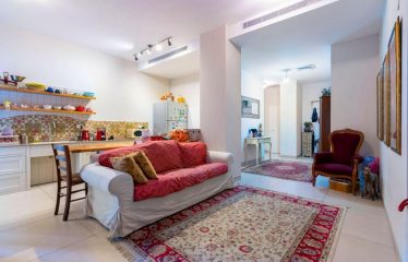 À vendre – Charmant appartement avec terrasse dans le quartier Shenkin, Tel-Aviv