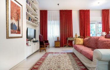 À vendre – Charmant appartement avec terrasse dans le quartier Shenkin, Tel-Aviv