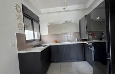 À vendre à Bat Yam – Spacieux 3 pièces avec mamad et balcon
