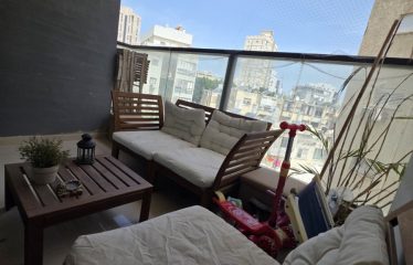 À vendre – Appartement 4 pièces entièrement rénové à Bat Yam