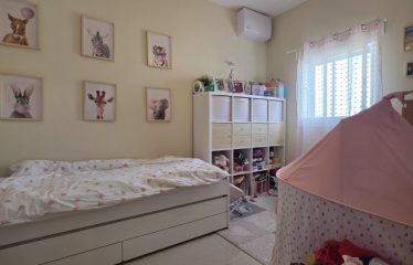 À vendre – Appartement 4 pièces entièrement rénové à Bat Yam