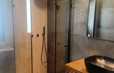 Bat Yam – Appartement récent avec terrasse, parking et cave